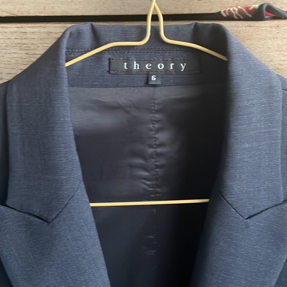 Theory blazer, size 6 - Picture 3 of 7